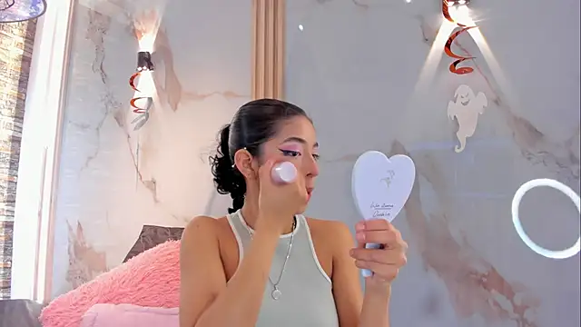 Victoria Dubois  online show from November 2025 12:21:02 PM