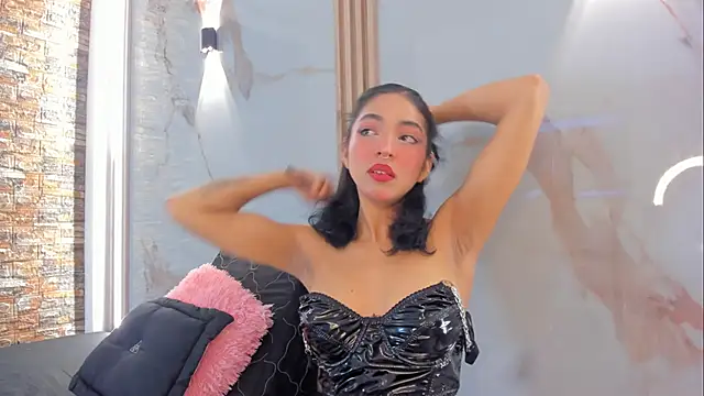 Victoria Dubois  online show from November 2025 01:05:01 PM