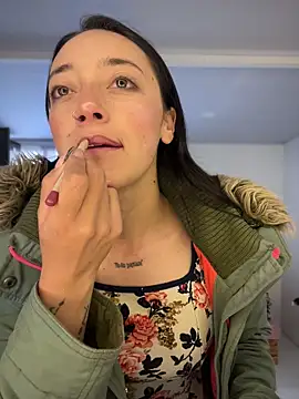 Lia  white online show from November 2025 01:37:02 PM