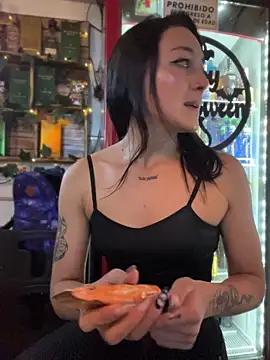 Lia  white online show from November 2025 10:47:02 PM