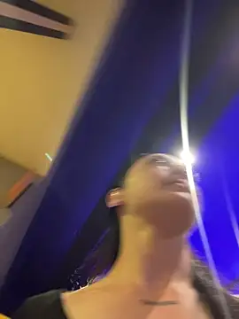 Lia  white online show from November 2025 06:56:01 PM