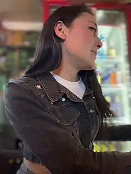 Lia  white online show from November 2025 03:05:01 AM