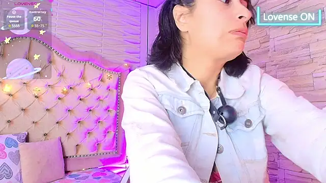 Roxanne Han online show from December 2025 12:11:01 PM