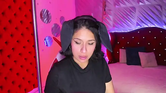 Snapshot of Roxanne_Han chatting on July 2026 12:35:02 PM Roxanne Han online show from July 2026 12:35:02 PM