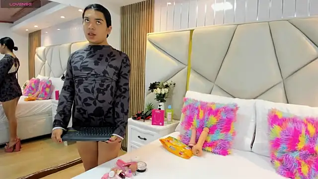 SweetKata  online show from December 2025 12:40:02 PM