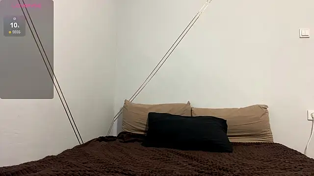 Snapshot of MoniShy chatting on November 2025 02:43:02 PM MoniShy online show from November 2025 02:43:02 PM