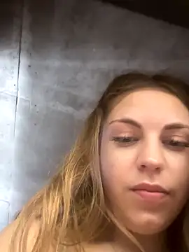 Snapshot of elliepixie chatting on November 2025 05:05:02 PM elliepixie online show from November 2025 05:05:02 PM