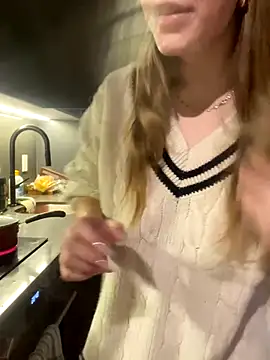 Snapshot of elliepixie chatting on December 2025 01:41:02 AM elliepixie online show from December 2025 01:41:02 AM