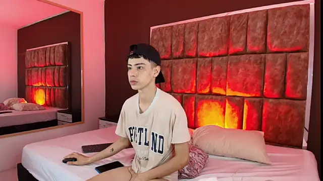 Sebastian Reed online show from November 2025 04:27:01 AM