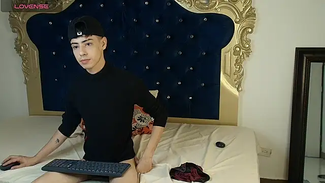 Sebastian Reed online show from October 2025 04:22:02 AM