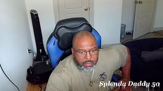 Snapshot of SplendaDaddy50 chatting on October 2025 03:57:02 PM SplendaDaddy50 online show from October 2025 03:57:02 PM