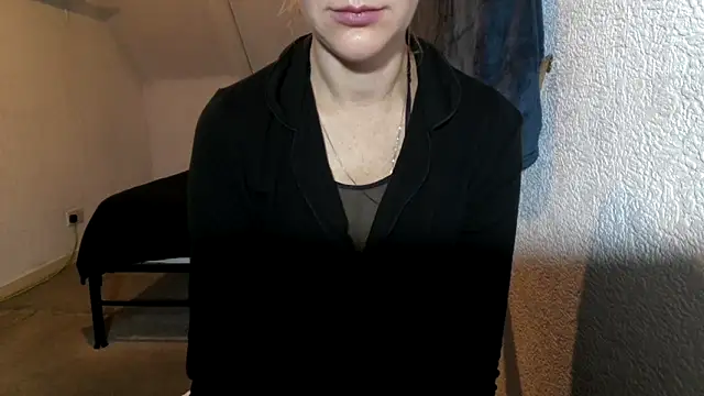 Snapshot of Aromaloveqq chatting on November 2025 02:32:01 PM Aromaloveqq online show from November 2025 02:32:01 PM