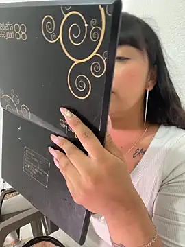 misschloe  online show from October 2025 02:16:02 PM