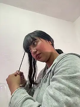 misschloe  online show from November 2025 02:12:01 PM