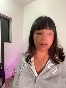 misschloe  online show from November 2025 01:44:02 PM