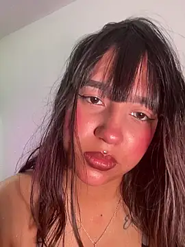 misschloe  online show from November 2025 05:05:01 PM