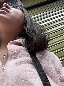 misschloe  online show from November 2025 02:54:02 PM