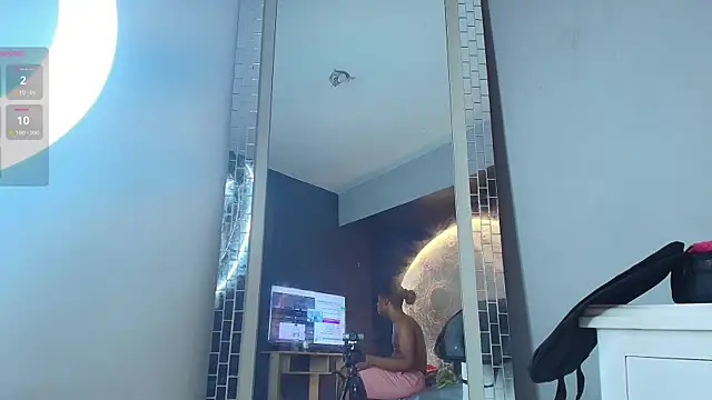 NaomiQueents online show from November 2025 12:42:02 PM