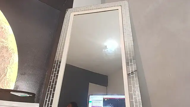 NaomiQueents online show from November 2025 01:23:02 PM