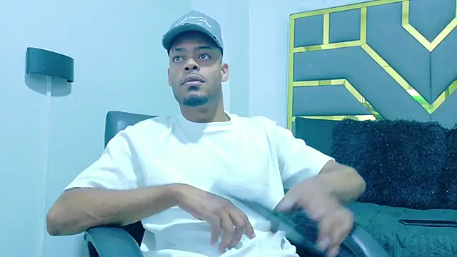 Neytanmalcon online show from November 2025 09:48:02 PM