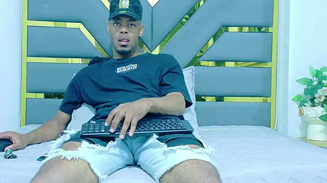 Neytanmalcon online show from November 2025 09:02:01 PM