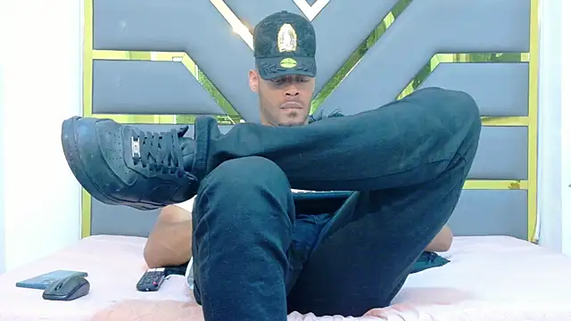 Neytanmalcon online show from November 2025 08:31:02 PM