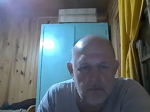 Snapshot of PedroXYZ25 chatting on October 2025 01:04:02 AM PedroXYZ25 online show from October 2025 01:04:02 AM