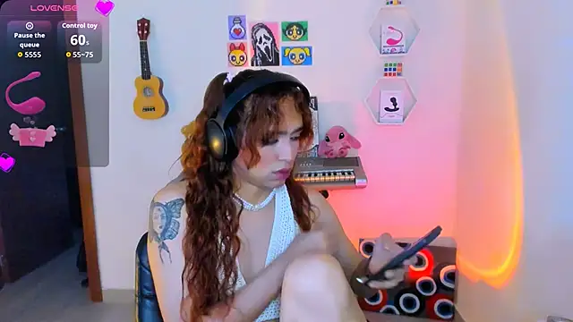 Snapshot of AdelineEsposito chatting on January 2026 07:12:01 PM AdelineEsposito online show from January 2026 07:12:01 PM