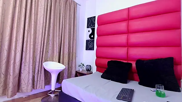 oliviamonroe online show from November 2025 06:45:02 PM