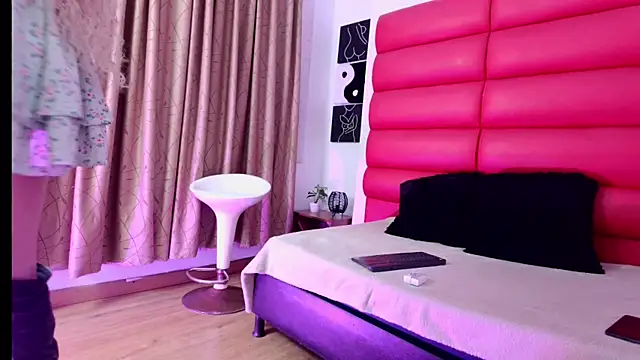 oliviamonroe online show from November 2025 07:47:01 PM