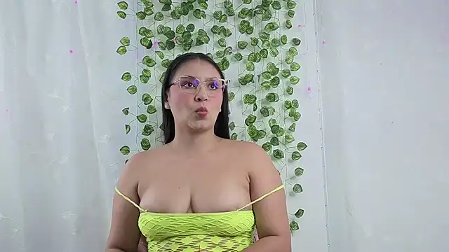 Ambermuse7 online show from April 2026 12:11:02 PM