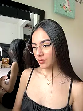 IslaCole online show from October 2025 06:41:02 PM