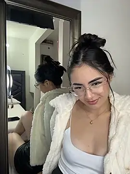 IslaCole online show from February 2026 01:58:01 AM