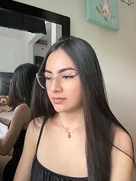 IslaCole online show from November 2025 08:23:02 PM