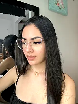 IslaCole online show from November 2025 09:09:02 PM