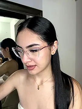 IslaCole online show from January 2026 12:17:01 AM