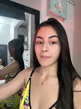 IslaCole online show from November 2025 01:32:02 AM