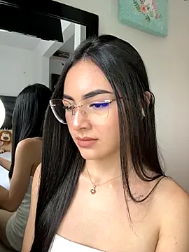 IslaCole online show from November 2025 09:37:01 PM