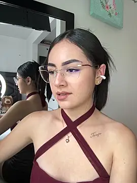 IslaCole online show from November 2025 08:42:01 PM