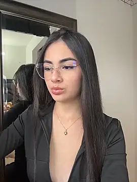 IslaCole online show from February 2026 10:40:01 PM