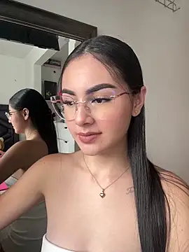 IslaCole online show from April 2026 06:36:01 PM