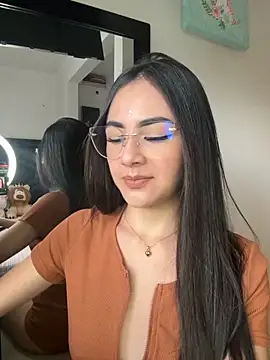 IslaCole online show from November 2025 09:51:01 PM