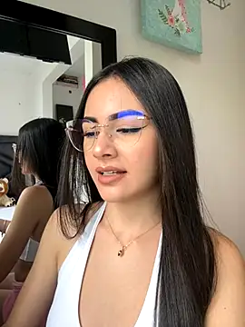 IslaCole online show from November 2025 09:14:01 PM