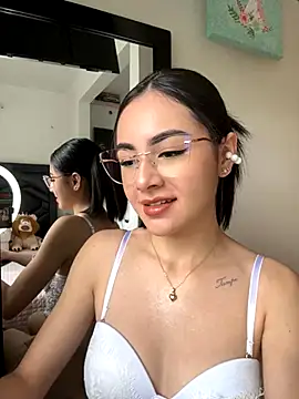 IslaCole online show from October 2025 06:30:02 PM