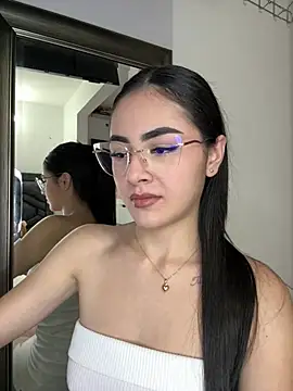 IslaCole online show from February 2026 11:24:01 PM