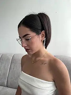 IslaCole online show from May 2026 08:34:02 PM