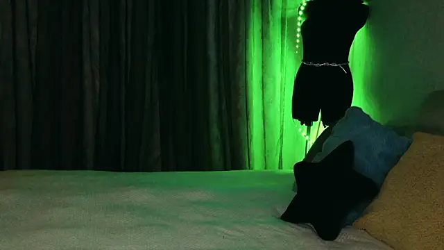 Kess-Edison online show from December 2025 05:03:02 PM