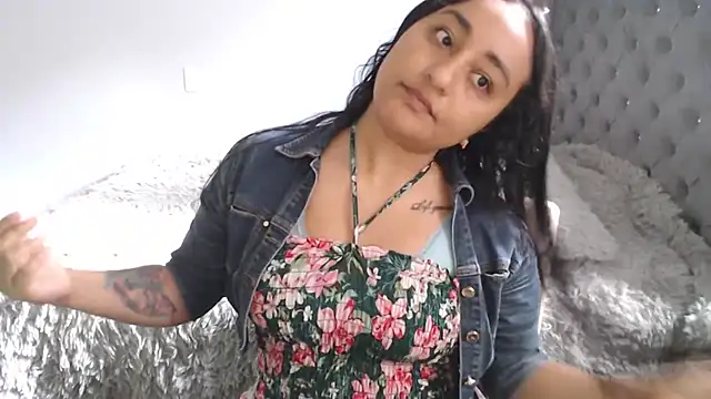 cute8smile online show from October 2025 01:23:01 PM