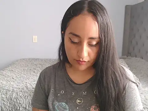 cute8smile online show from November 2025 05:27:02 PM