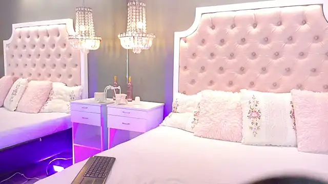 LaurenBecker  online show from February 2026 11:59:01 PM